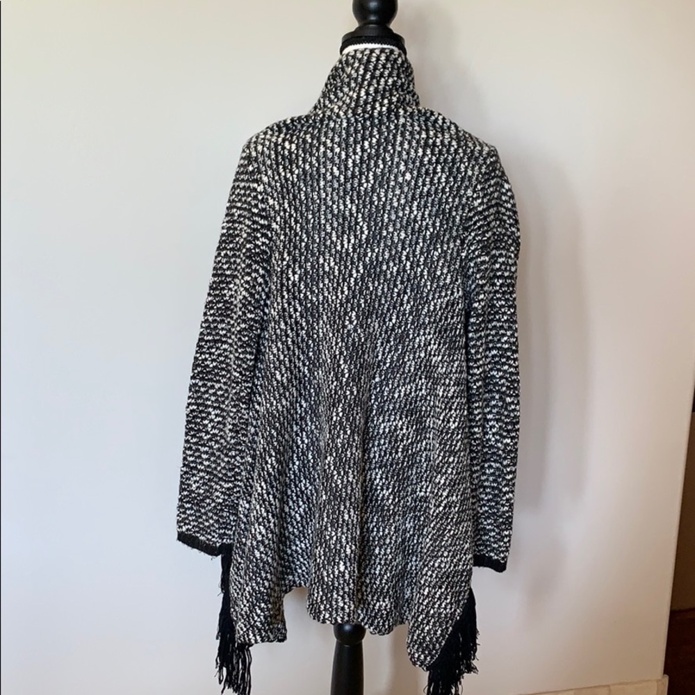 Host pick! 🎉 Dynamite Cardigan - Picture 5 of 6